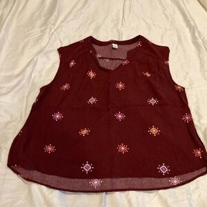 Old Navy Burgundy Sleeveless Blouse with Pattern
